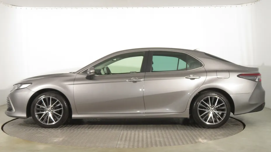 Toyota Camry -