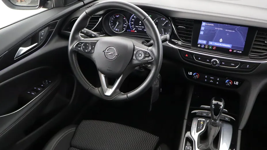 Opel Insignia -