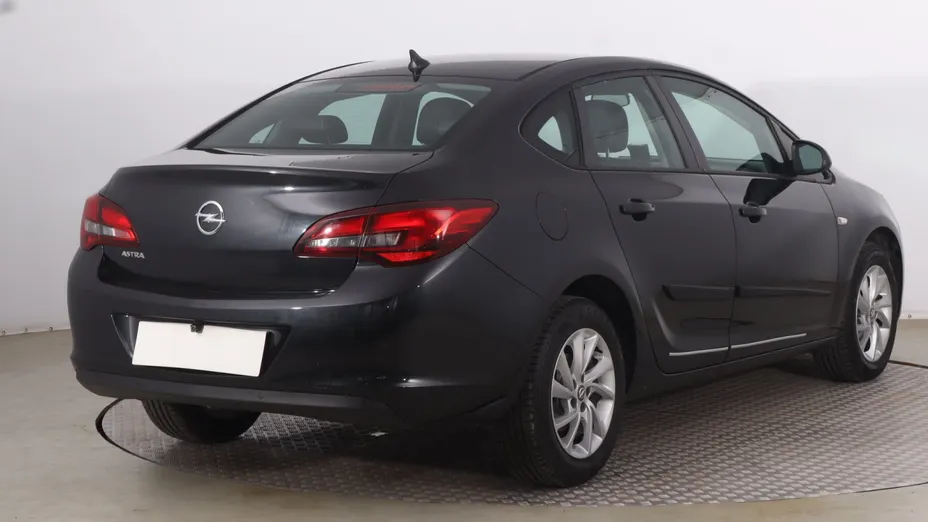 Opel Astra -