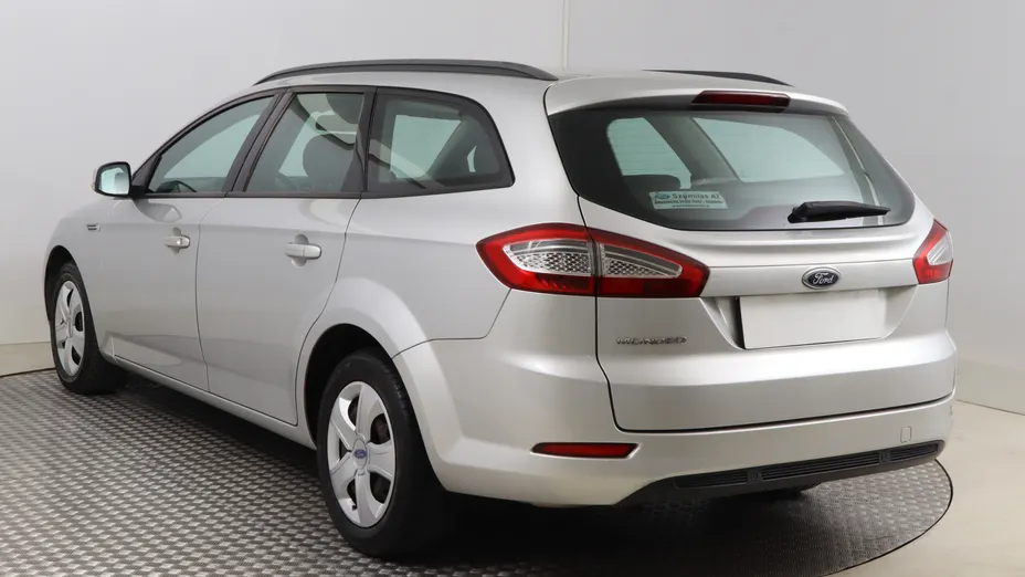 Ford Mondeo -