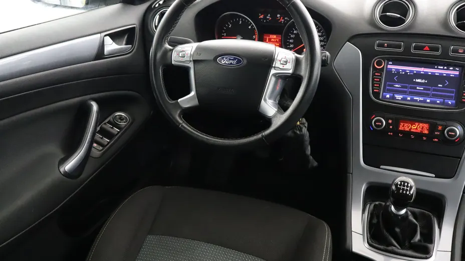 Ford Mondeo -