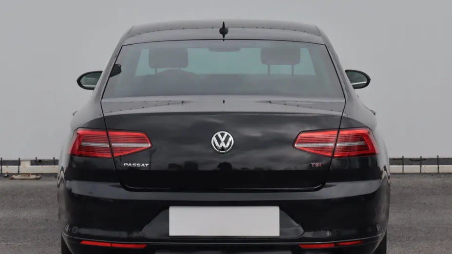 VW Passat -
