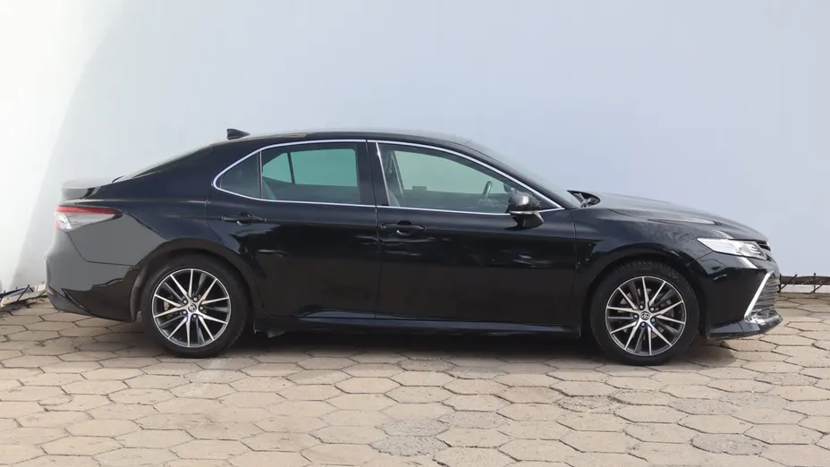 Toyota Camry -