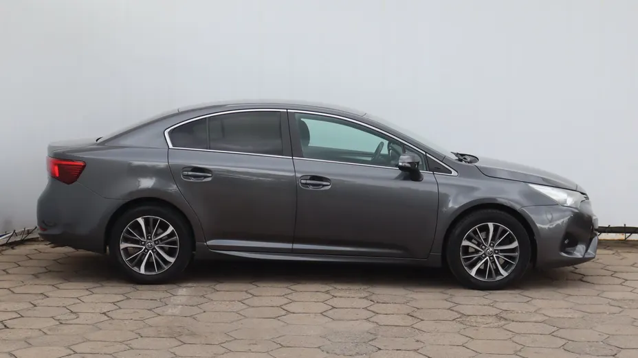 Toyota Avensis -