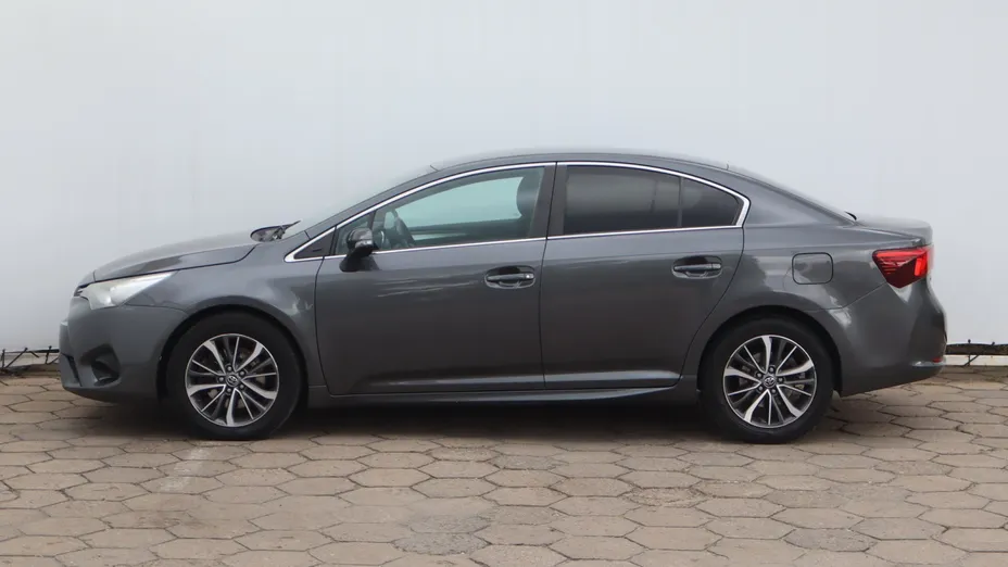 Toyota Avensis -