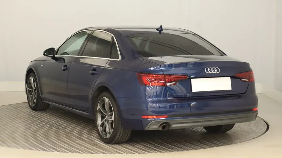 Audi A4 -