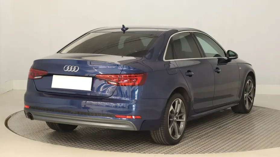 Audi A4 -