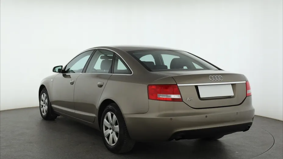 Audi A6 -