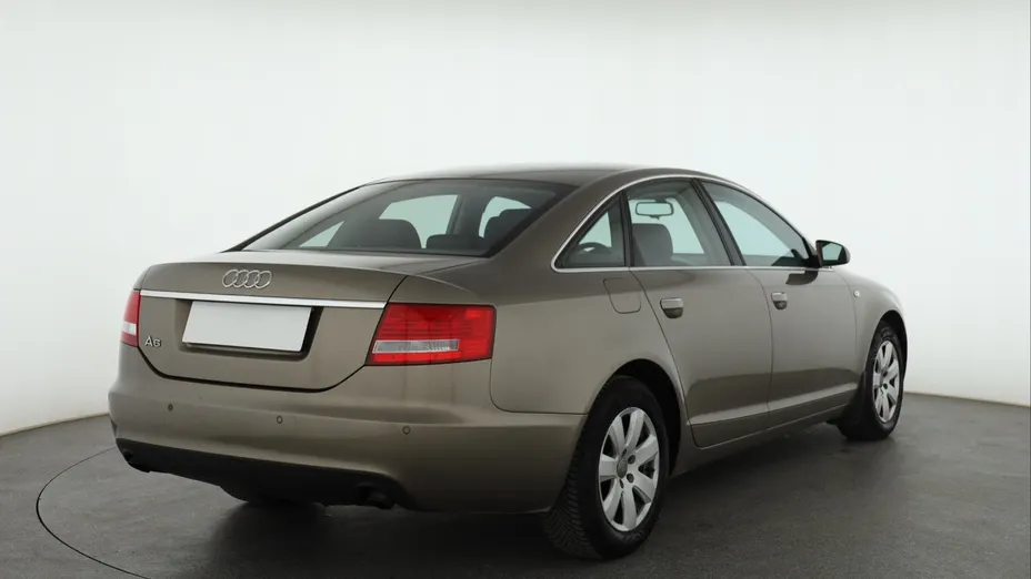 Audi A6 -