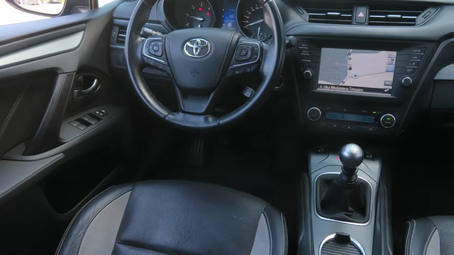 Toyota Avensis -