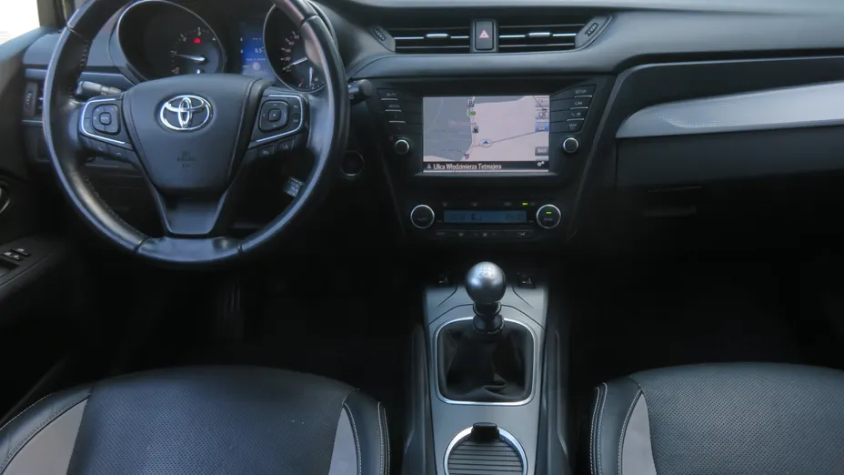 Toyota Avensis -