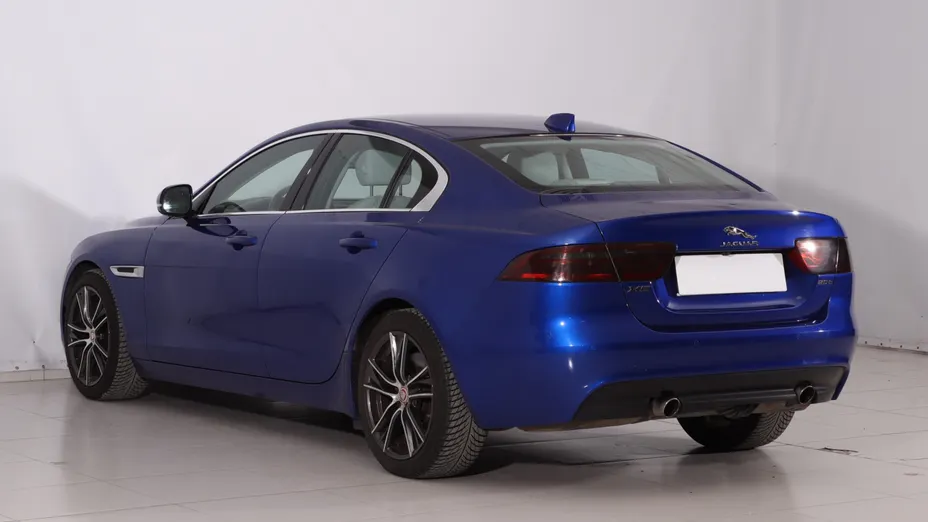 Jaguar XE -