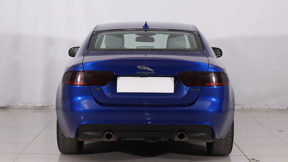 Jaguar XE -
