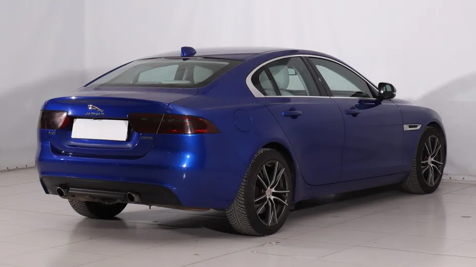 Jaguar XE -