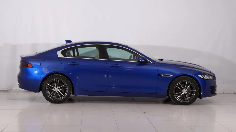 Jaguar XE -