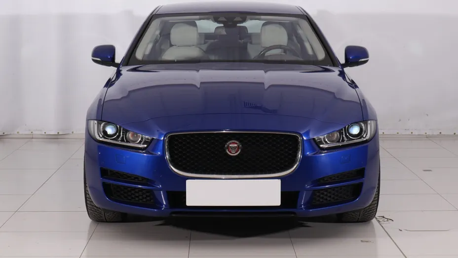Jaguar XE -