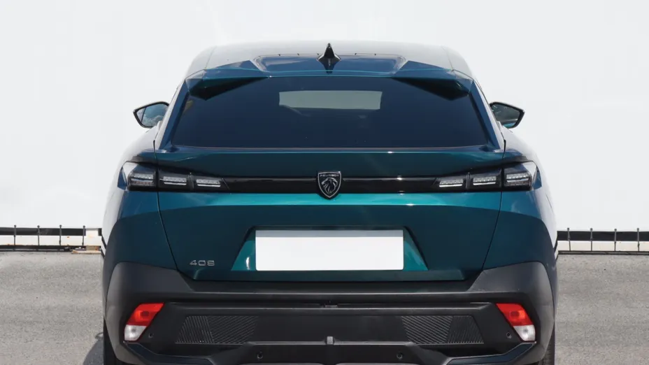 Peugeot 408 -