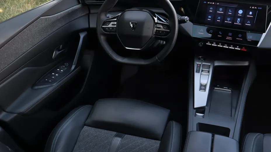 Peugeot 408 -