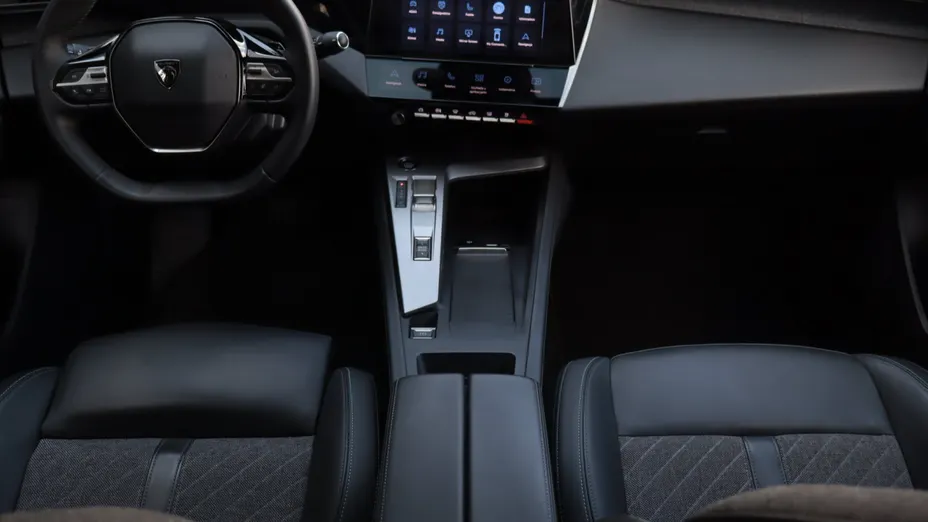 Peugeot 408 -