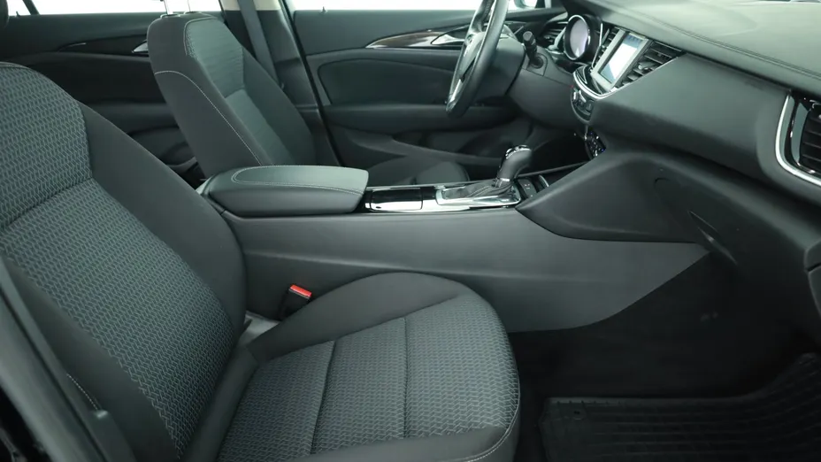 Opel Insignia -