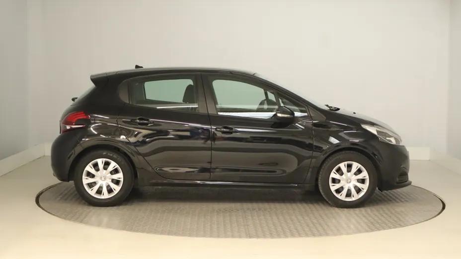 Peugeot 208 -