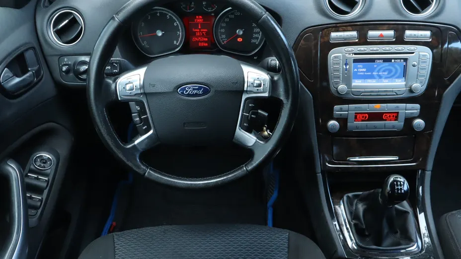 Ford Mondeo -