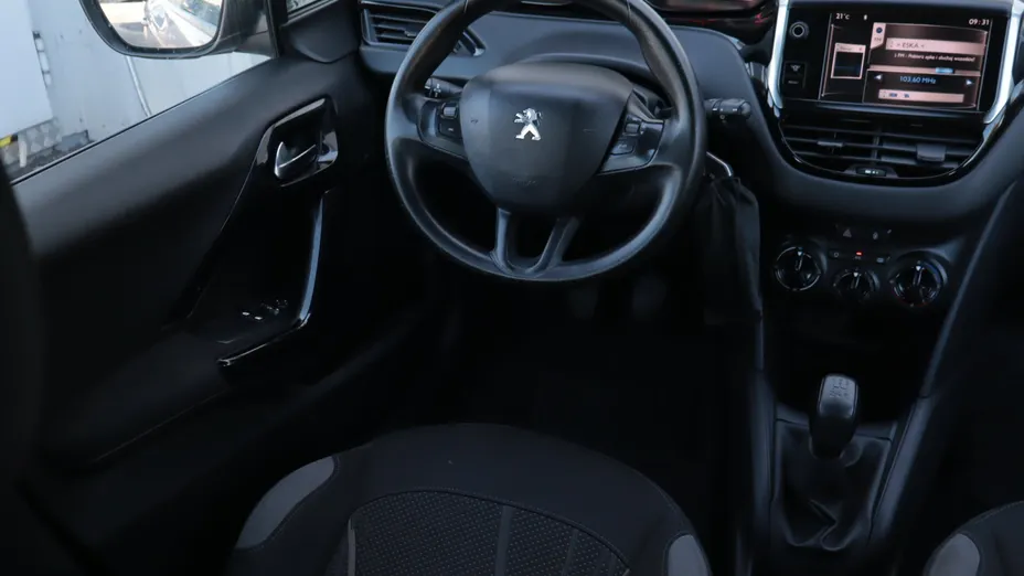 Peugeot 208 -