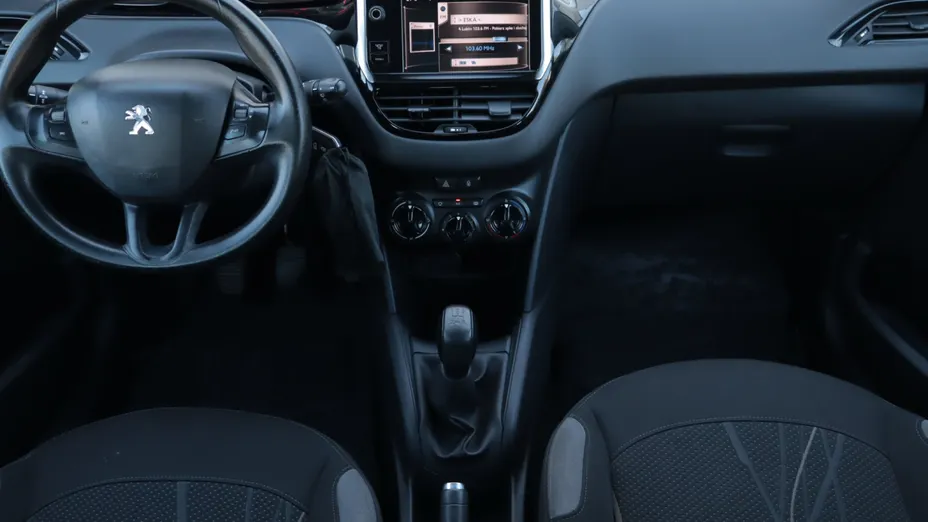 Peugeot 208 -