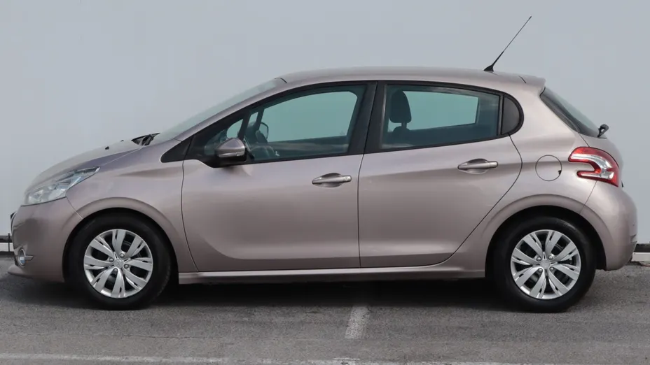 Peugeot 208 -