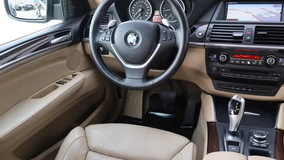 BMW X6 -