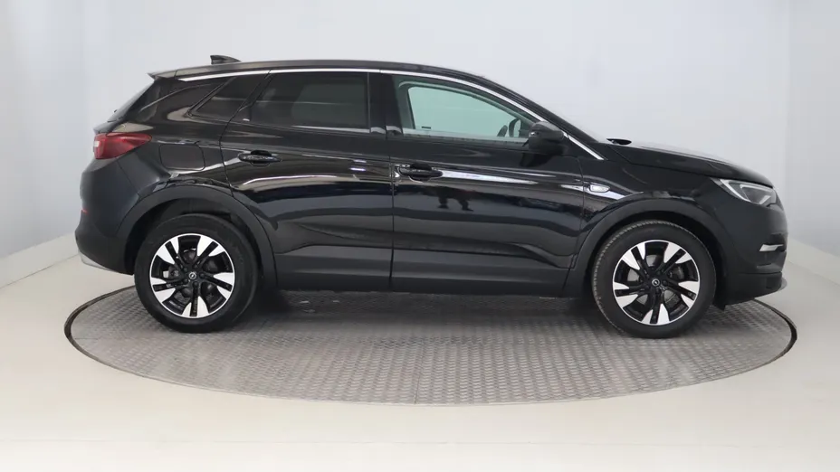 Opel Grandland -