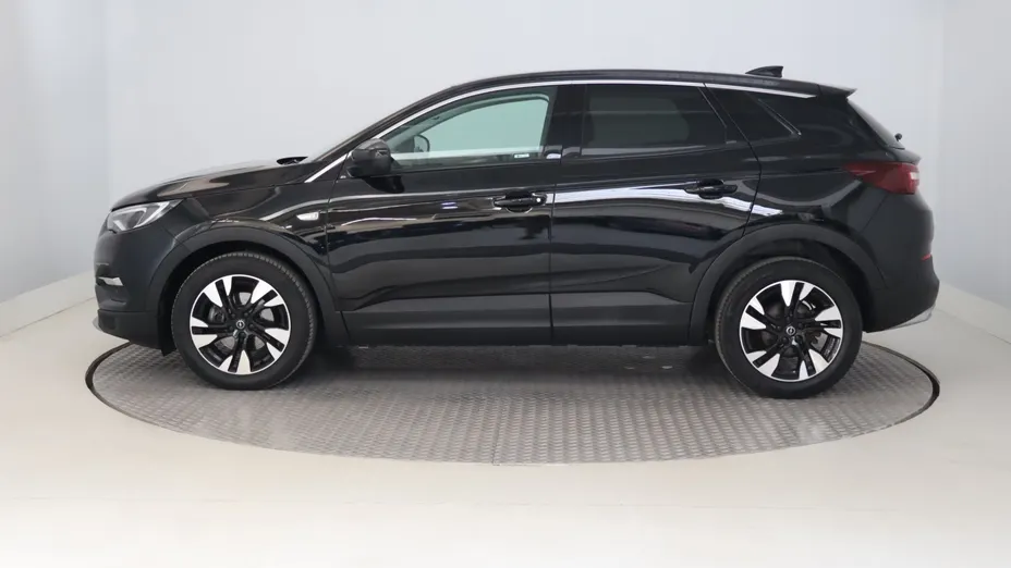 Opel Grandland -