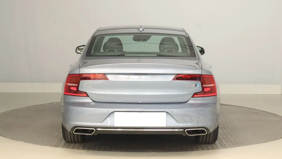 Volvo S90 -