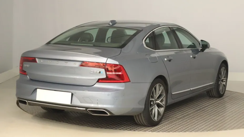 Volvo S90 -