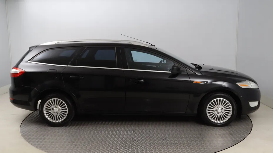 Ford Mondeo -
