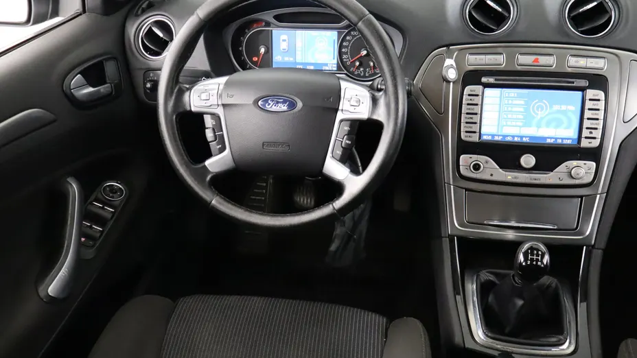 Ford Mondeo -