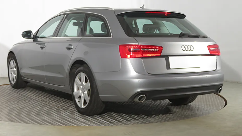 Audi A6 -