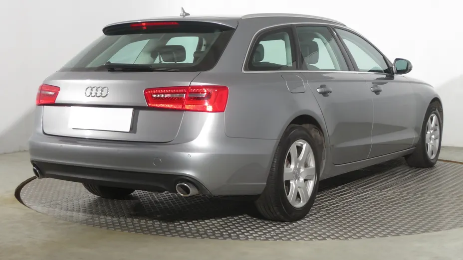 Audi A6 -