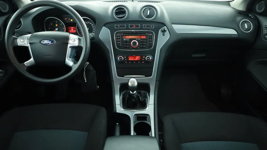 Ford Mondeo -