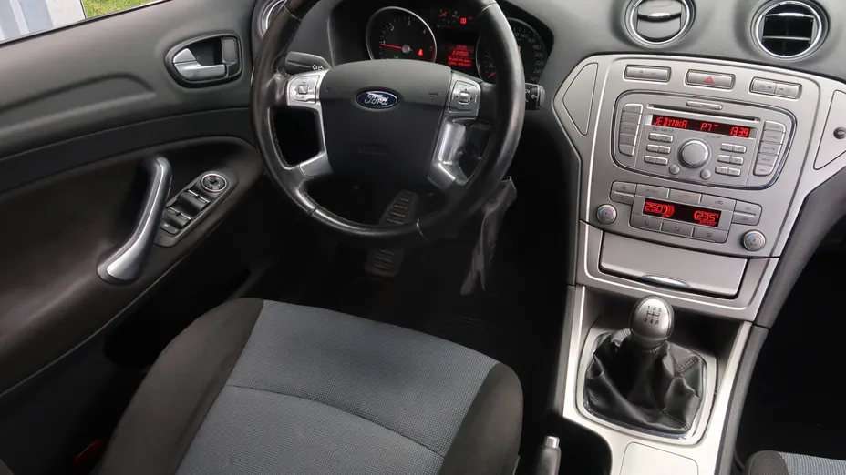 Ford Mondeo -