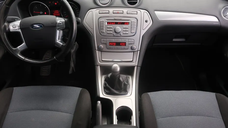 Ford Mondeo -