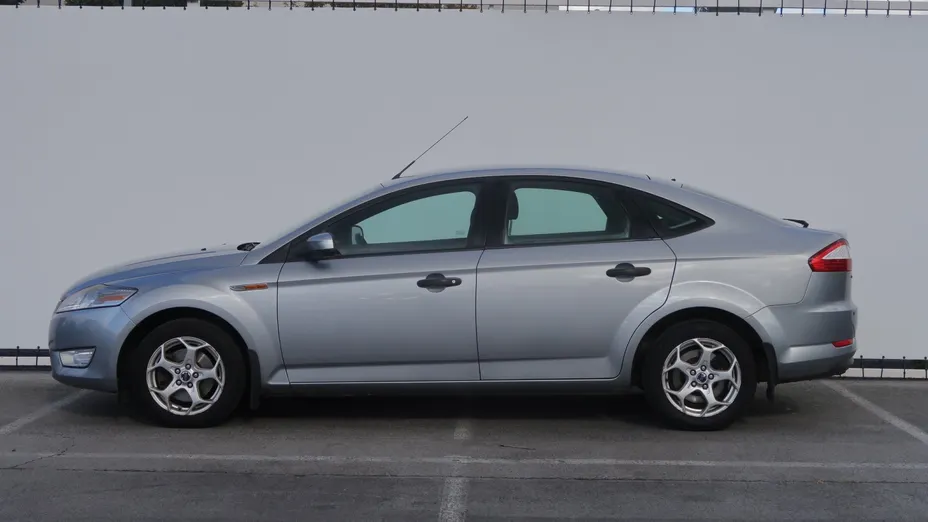 Ford Mondeo -