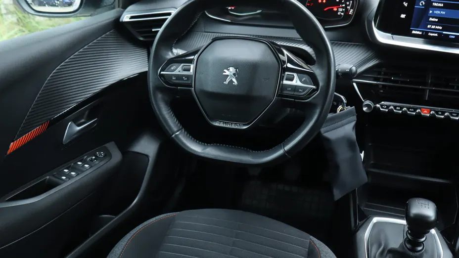 Peugeot 208 -