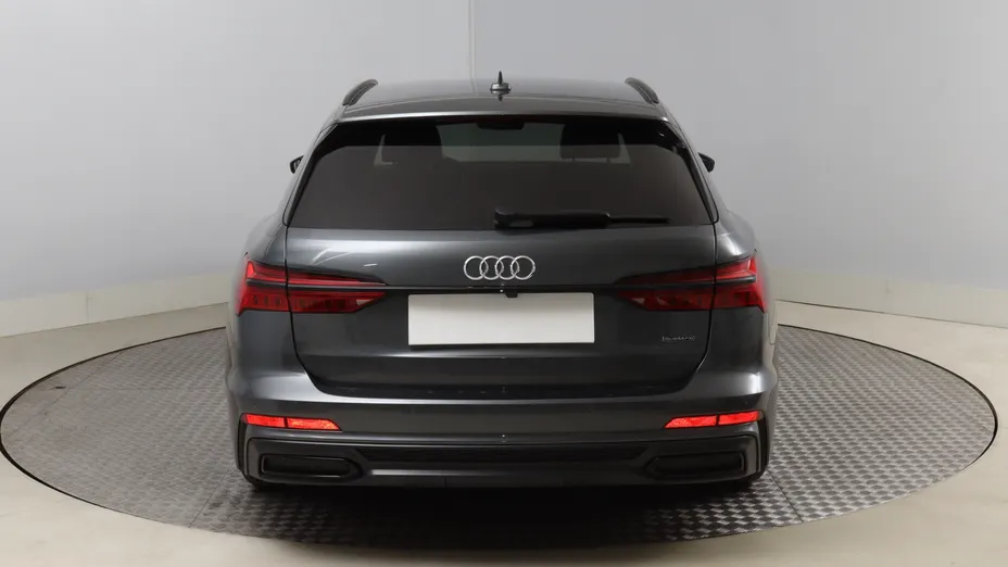 Audi A6 -