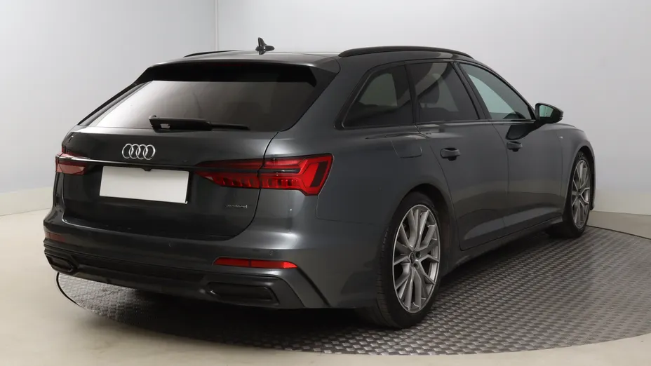 Audi A6 -