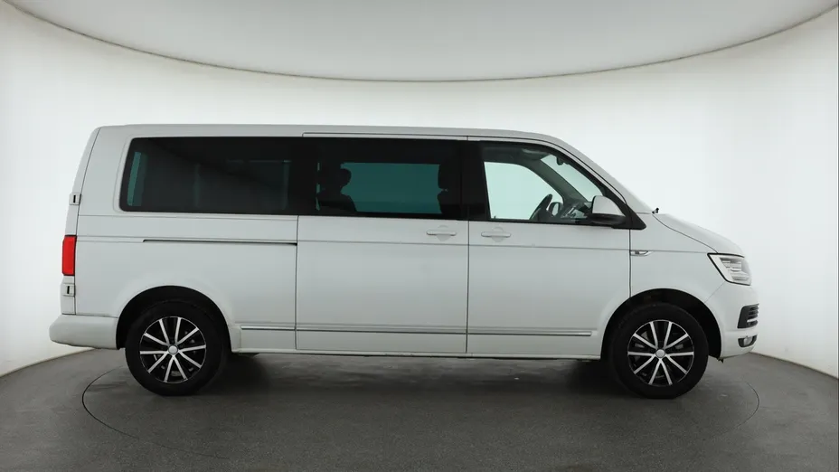 VW Caravelle -