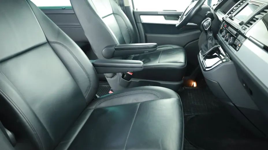 VW Caravelle -