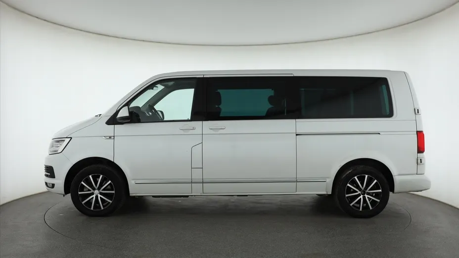 VW Caravelle -