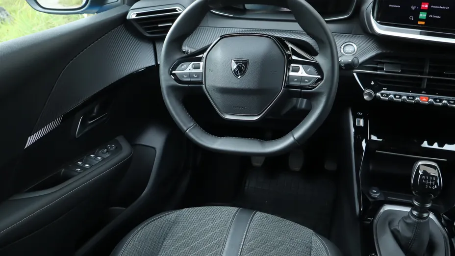 Peugeot 208 -