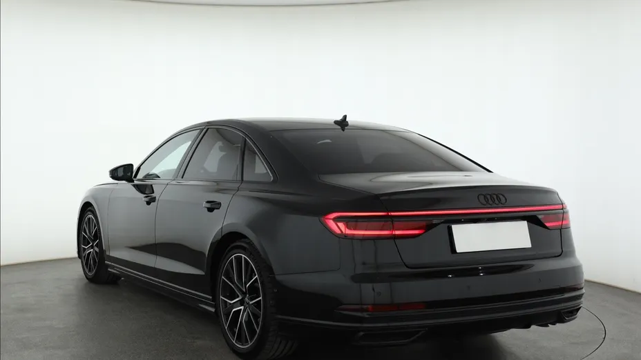 Audi A8 -